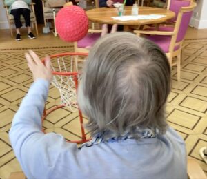 A resident’s excellent shot into the hoop.